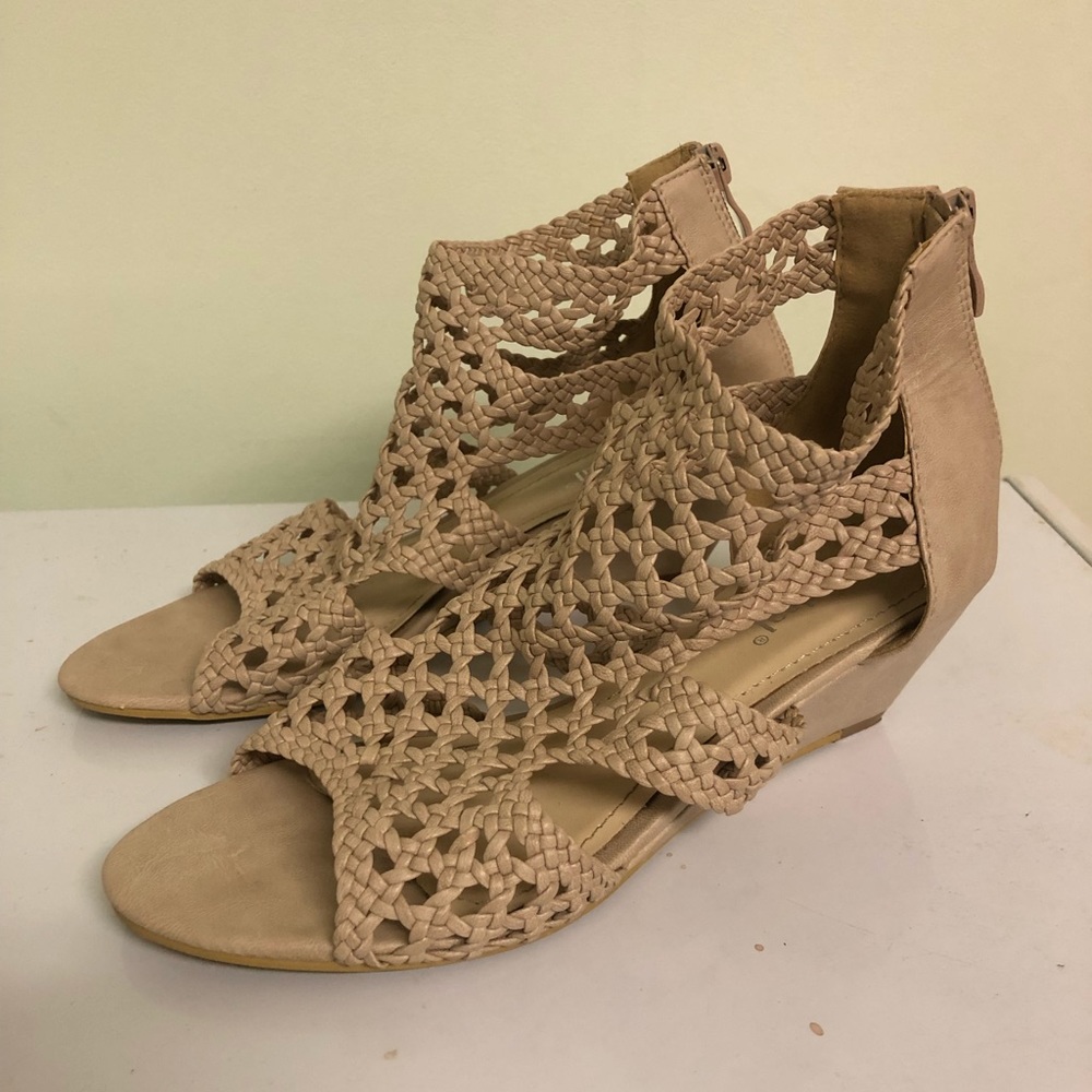WOMEN SANDALS